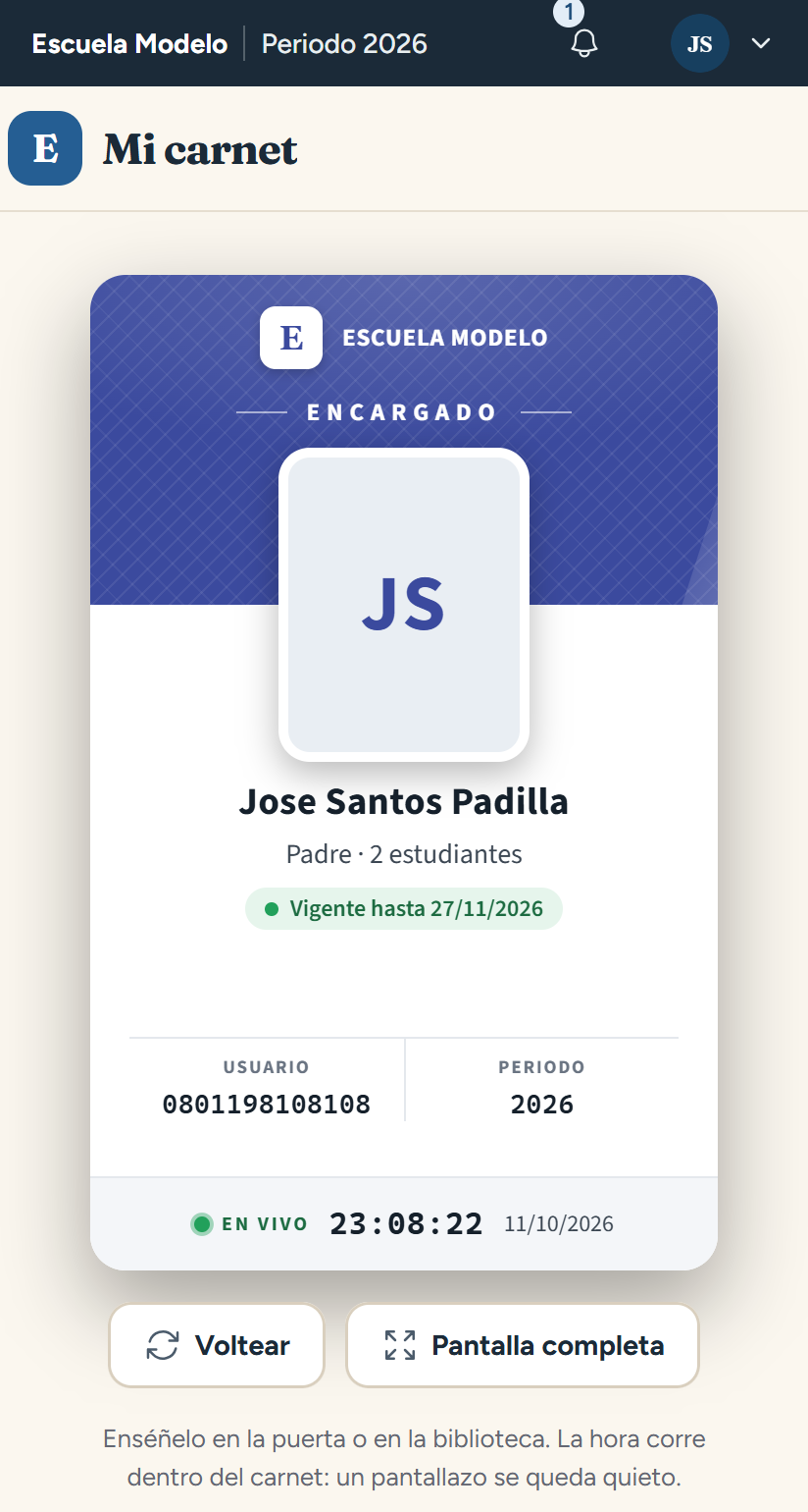 Carnet digital de un encargado en el teléfono, vigente y con la hora en vivo